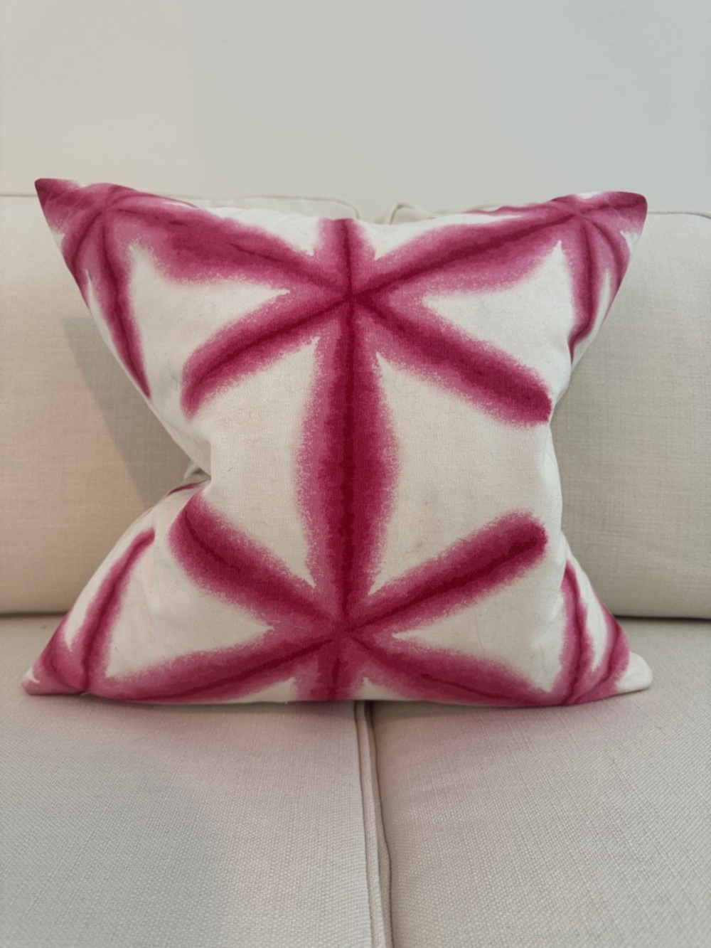 Decorative Throw Pillow with Pink Starburst Pattern